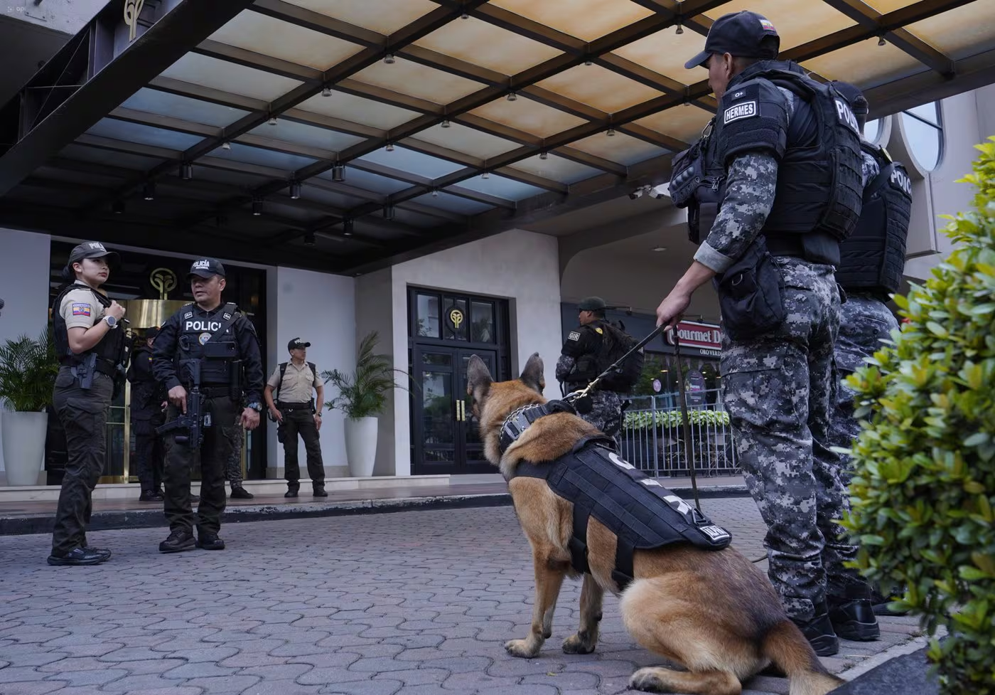 Fuerte operativo de seguridad se despliega en Guayaquil para custodiar la llegada de Lionel Messi