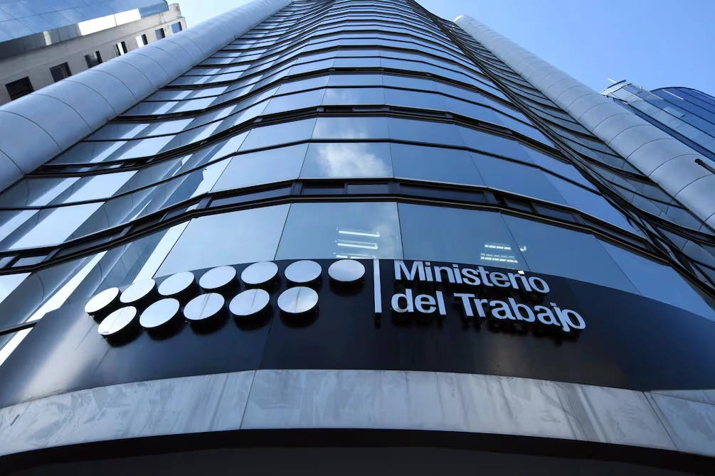Imagen destacada: Ministerio del Trabajo responde sobre las tablas sectoriales y el salario mínimo en 2026