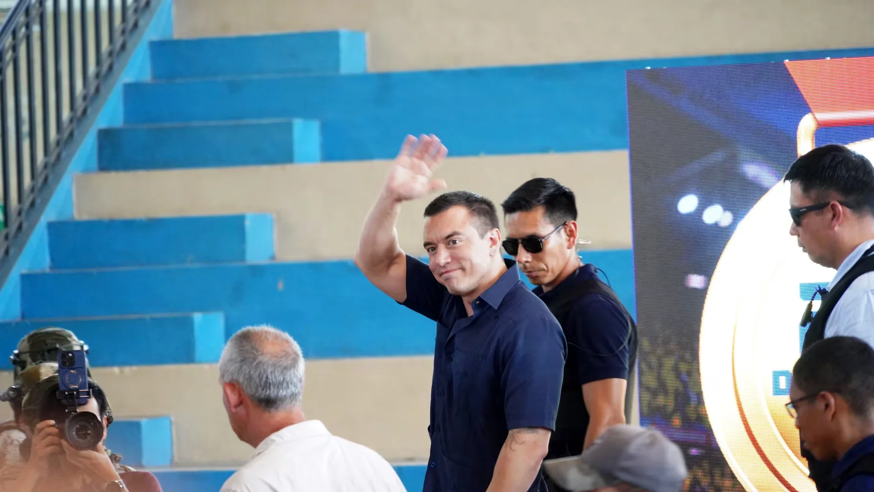 Daniel Noboa defiende aranceles a importaciones de Colombia y reporta 33 % menos de muertes violentas en la frontera