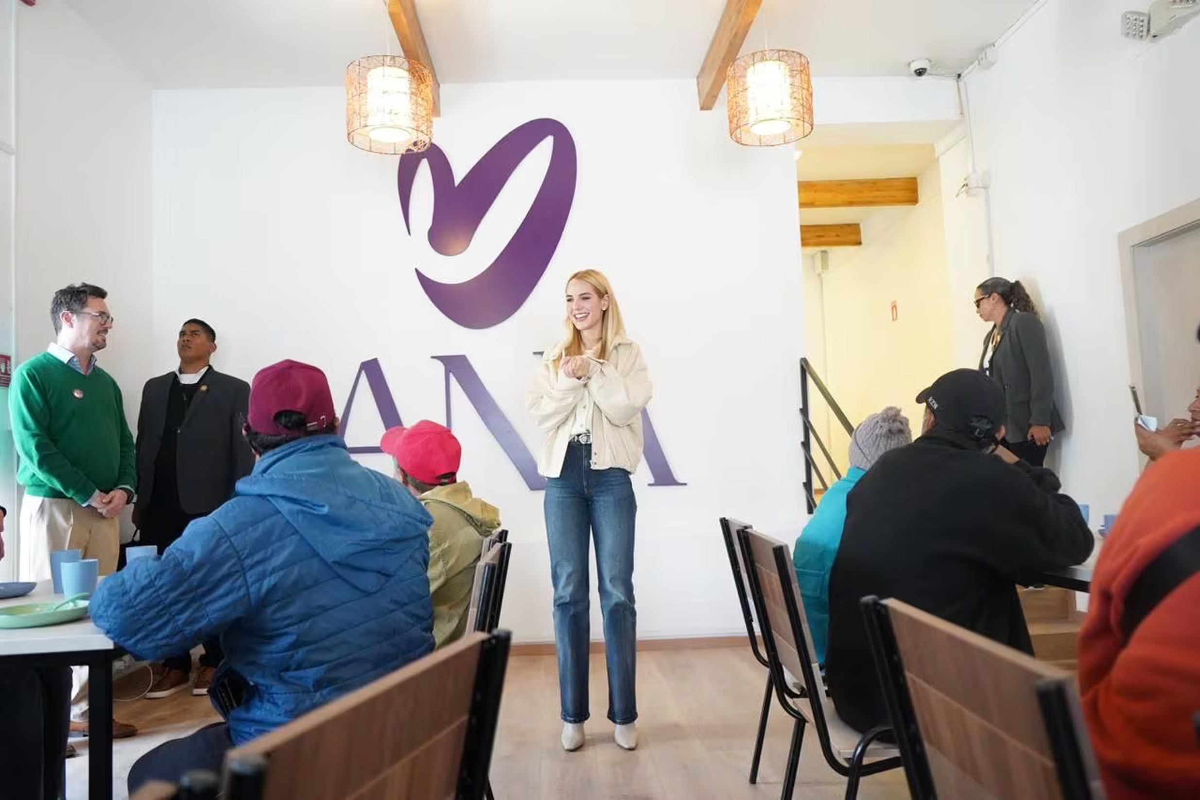 Imagen destacada: Lavinia Valbonesi abre el primer comedor comunitario ANA en Quito