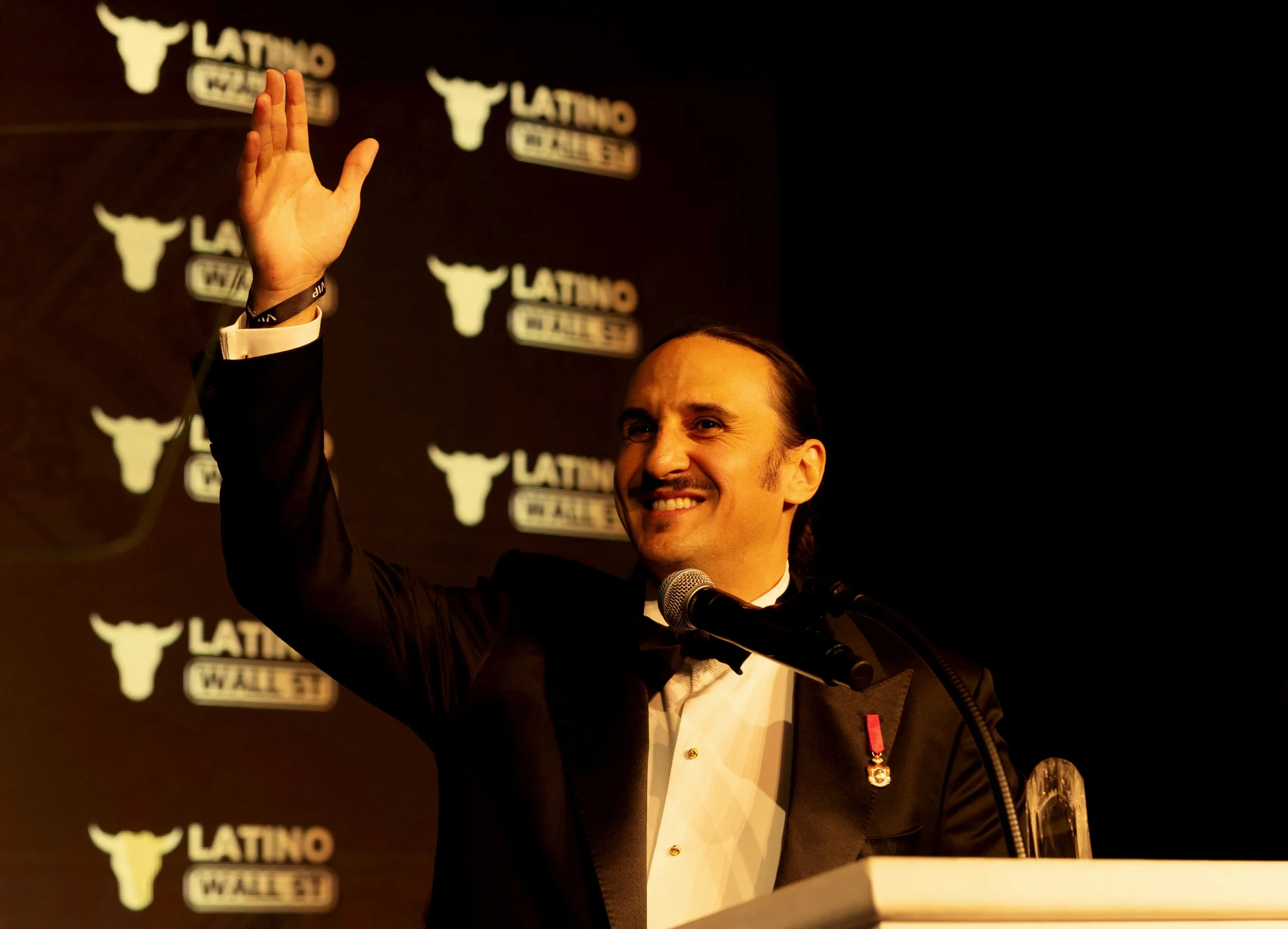 El VI Marqués de Lises,
Luis Felipe Fernández-Salvador y
Campodonico, fue reconocido en Mar-aLago por su impacto global durante la
Hispanic Prosperity Gala