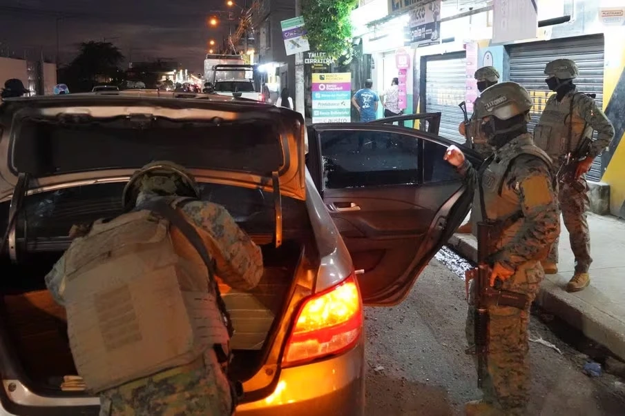 Toque de queda en Guayaquil deja 52 aprehendidos y decomiso de combustible