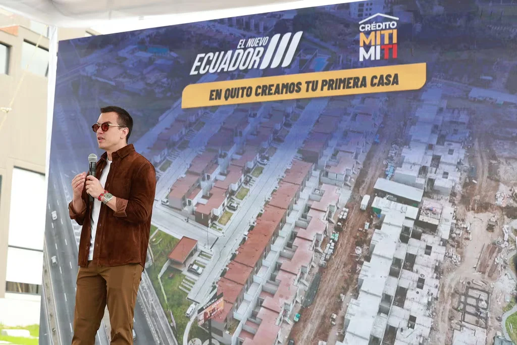Imagen destacada: Daniel Noboa entrega viviendas Miti-Miti y amplía el Seguro Social Campesino en Quito