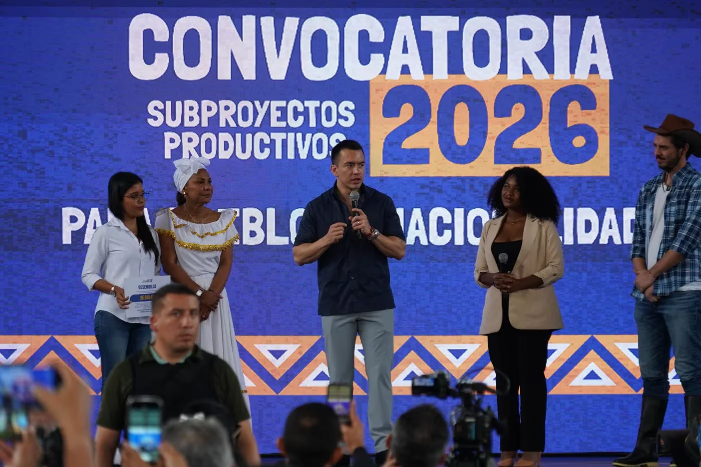 Gobierno de Ecuador entrega 10.000 becas y financia proyectos productivos para pueblos y nacionalidades