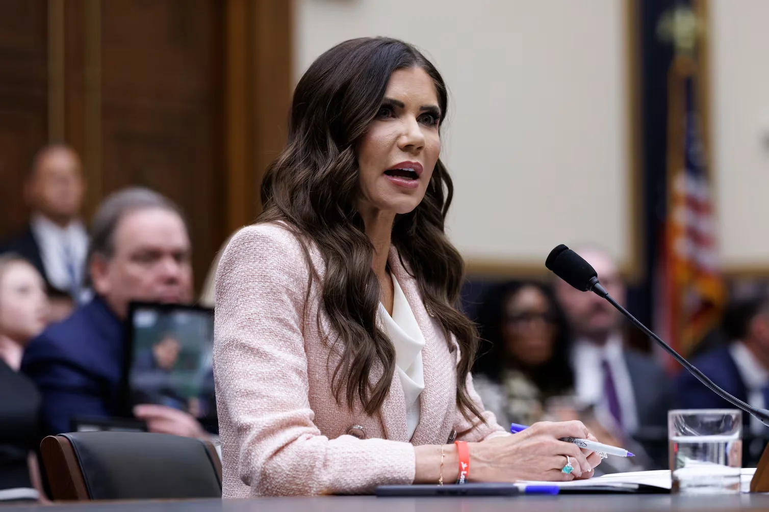 Imagen destacada: Donald Trump destituye a Kristi Noem como secretaria de Seguridad Nacional de EE. UU.