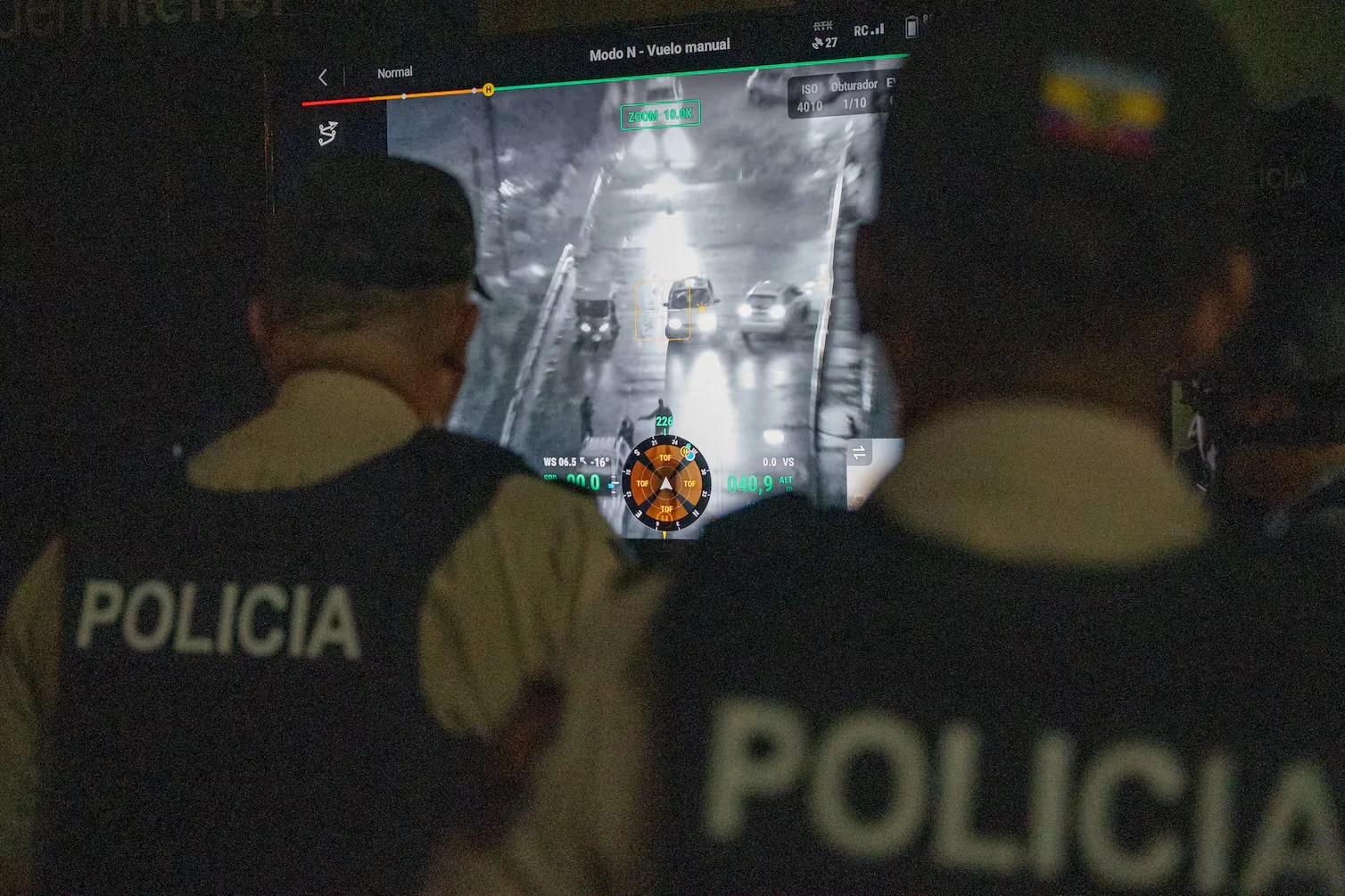 Daniel Noboa firma decreto para establecer toque de queda en cuatro provincias de Ecuador