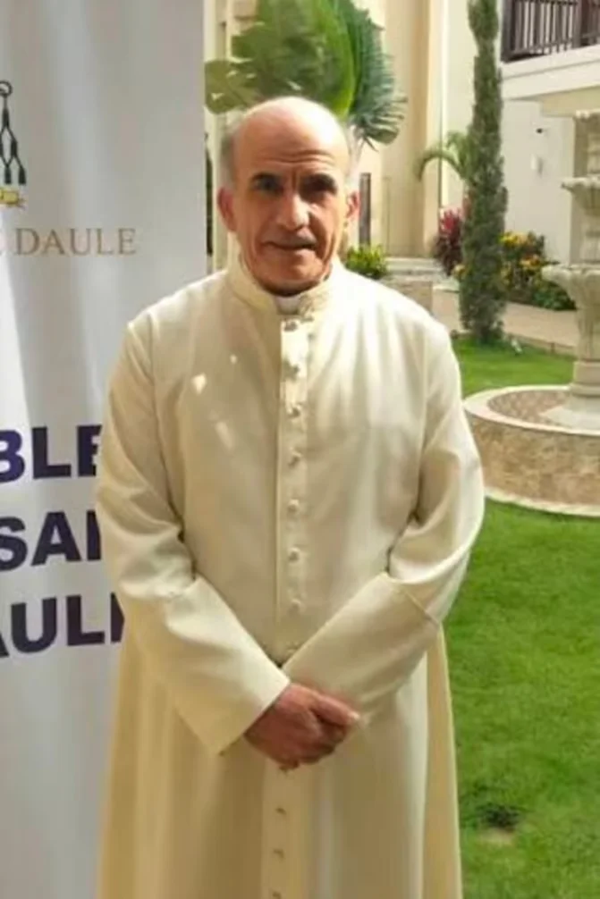 Imagen destacada: Padre Alfonso Avilés muere ahogado al salvar a monaguillo en Playas