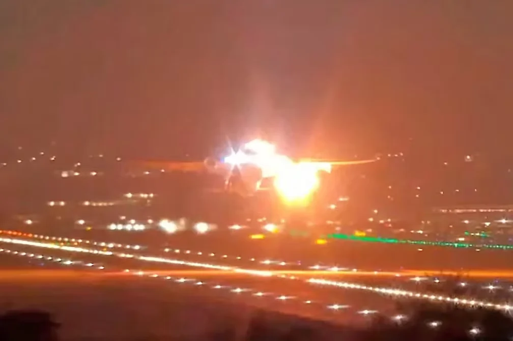 Imagen destacada: “Delta 104, tiene fuego en su ala”: avión aterriza de emergencia en São Paulo tras falla en motor