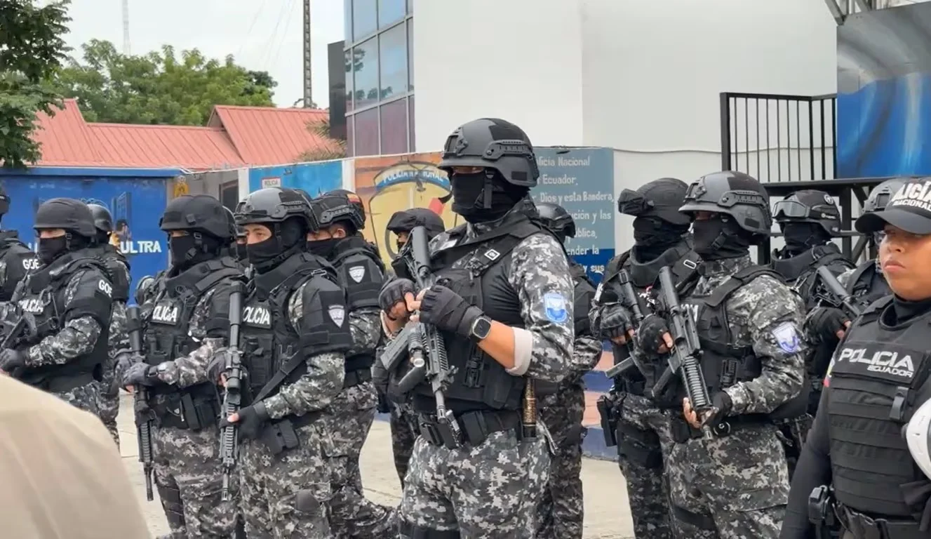 35.000 policías se despliegan para el toque de queda en cuatro provincias