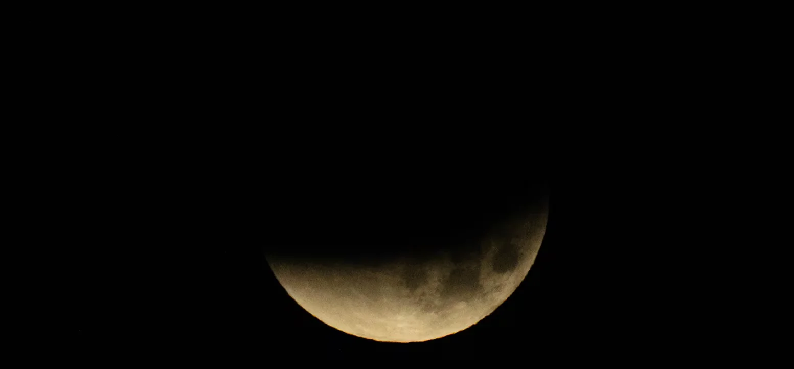El eclipse lunar total visible desde Ecuador hasta Japón