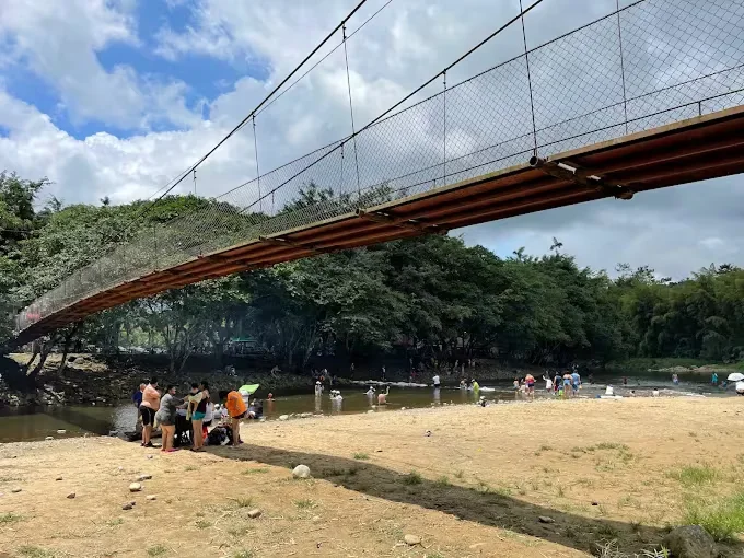 Imagen destacada: Colapso de puente deja incomunicada a comuna rural de Santo Domingo de los Tsáchilas