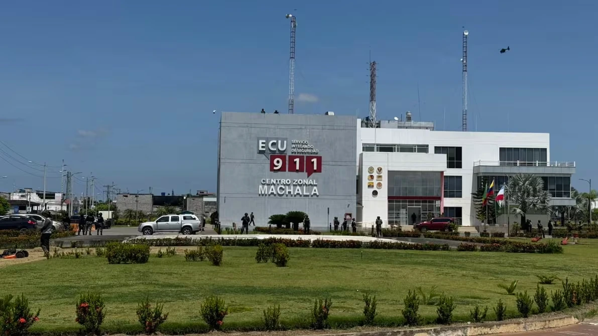 Presidente, ministros y alto mando militar mantienen reunión de seguridad en Machala