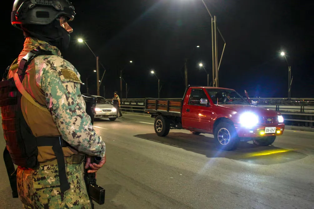Imagen destacada: 1.086 personas aprehendidas durante el toque de queda en Ecuador