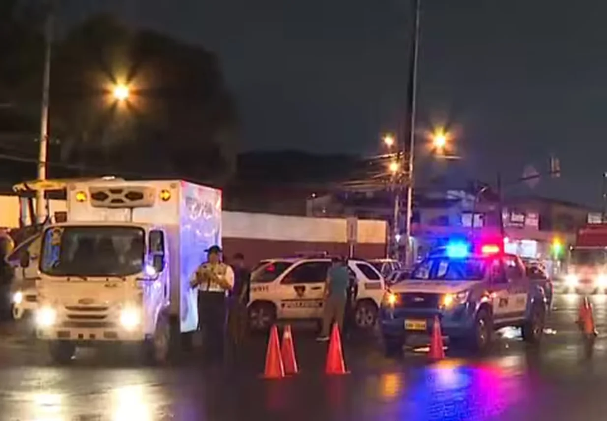 Imagen destacada: Lanzan el cuerpo de una mujer desde un carro en el sur de Guayaquil