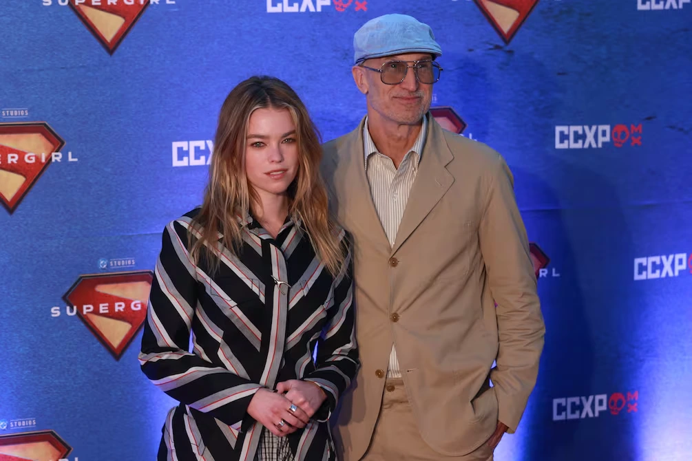Milly Alcock conquista México al presentar ‘Supergirl’ y emociona a los fans de DC