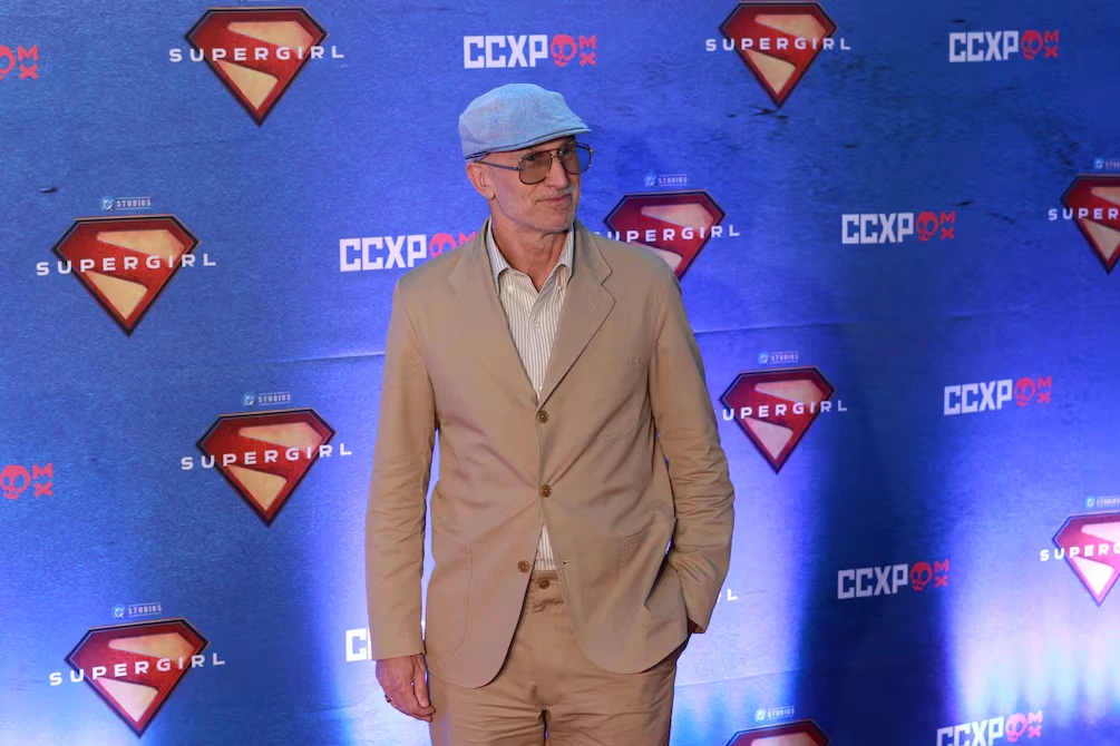 MEX1194. CIUDAD DE MÉXICO (MÉXICO), 26/04/2026.- El director Craig Gillespie posa durante el lanzamiento de la película Supergirl este domingo, en la CCXP México 2026 en Ciudad de México (México).