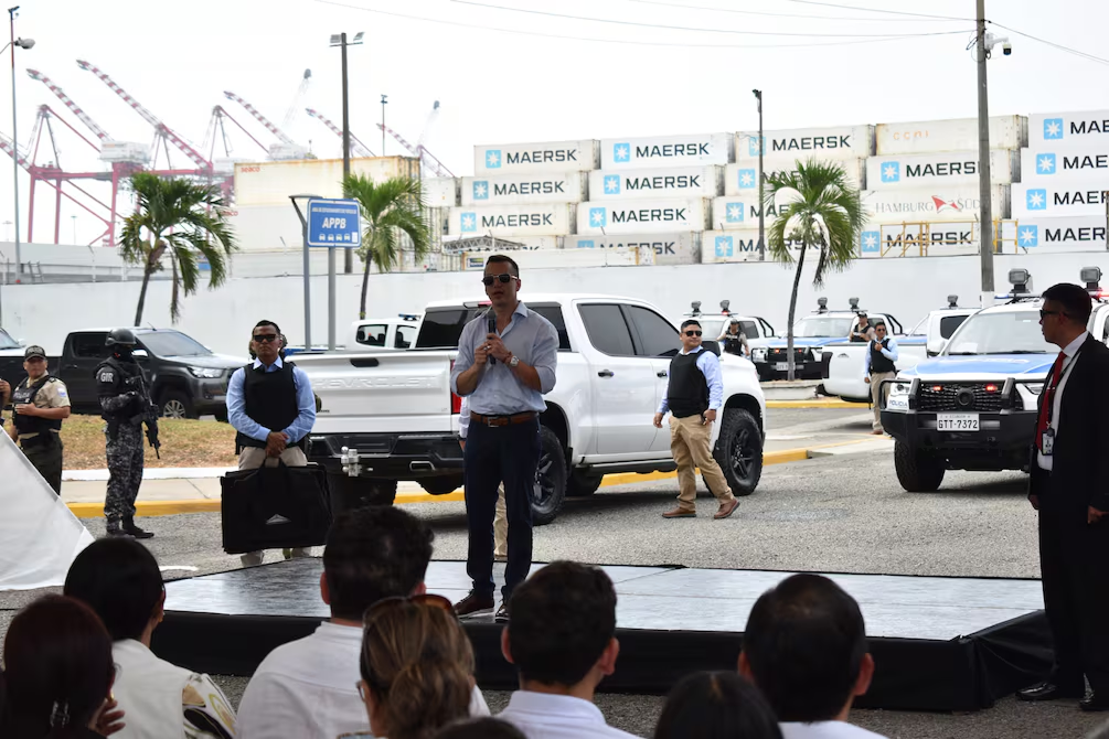 Daniel Noboa entrega 230 patrulleros en Puerto Bolívar para reforzar la seguridad en El Oro