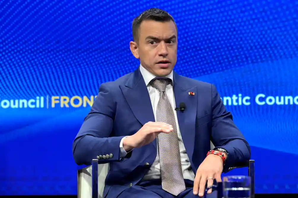 Daniel Noboa cesa funciones de embajadores en Suecia y Moldavia mediante decretos ejecutivos