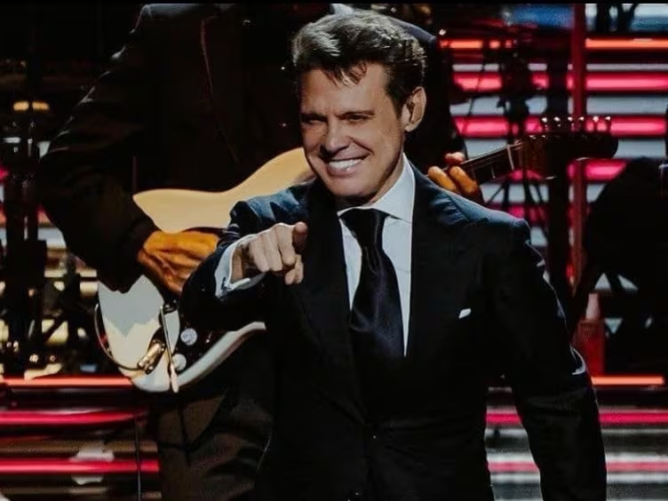 Exasistente de Luis Miguel exige liquidación tras 25 años de trabajo sin contrato