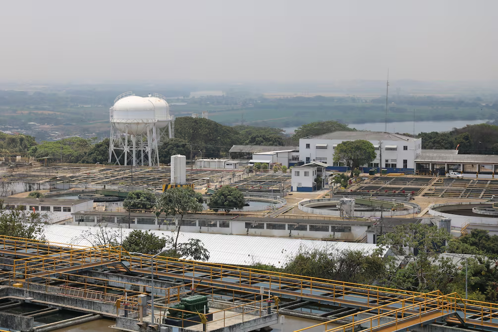 Interagua alerta sobre posible baja presión de agua durante cortes de energía en Guayaquil