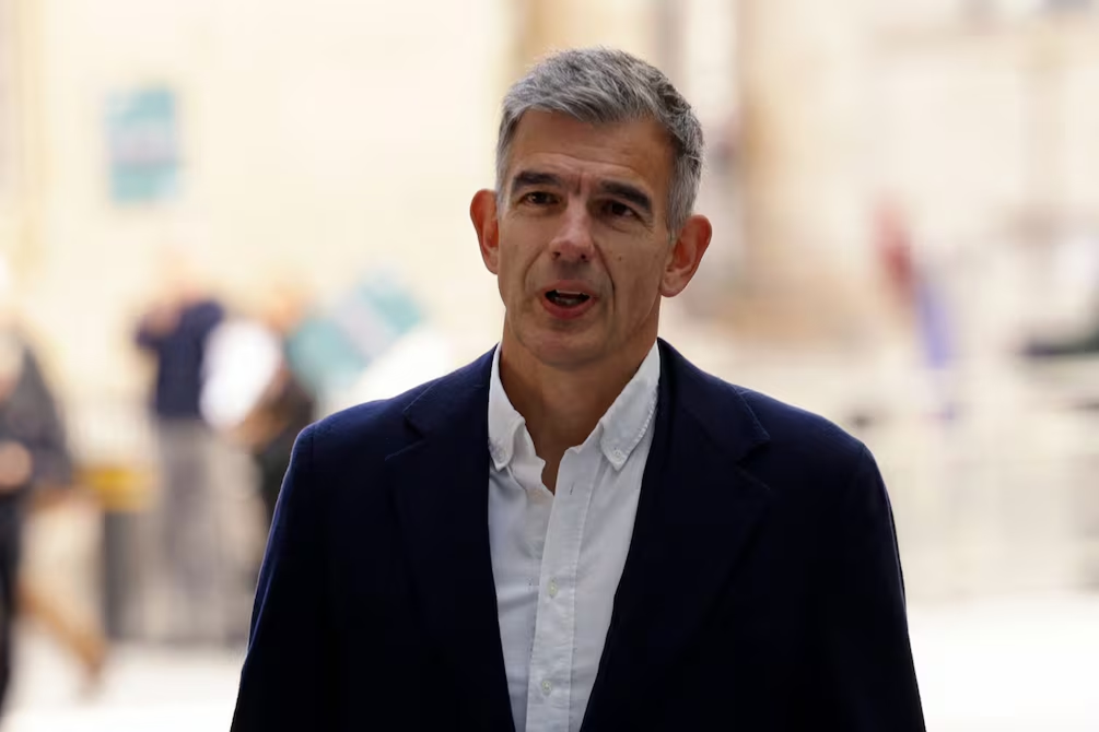 Matt Brittin asume la dirección de la BBC en medio de una fuerte crisis financiera y judicial