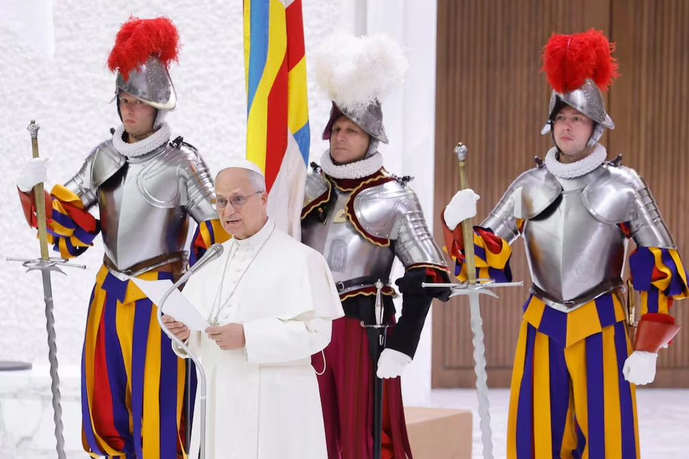 Los nuevos soldados de la Guardia Suiza juran fidelidad al papa León XIV