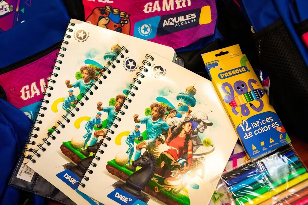 Municipio de Guayaquil entregó kits escolares y proyecta beneficiar a más de 100.000 estudiantes en mayo