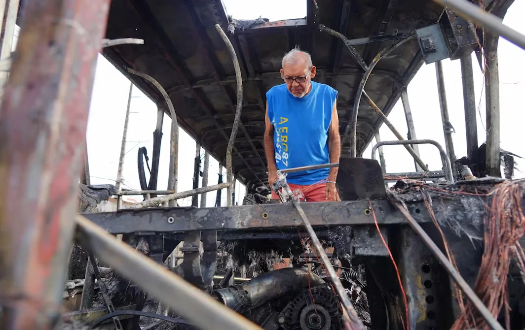 Bus se incendió en la avenida Francisco de Orellana y generó caos vehicular en Guayaquil