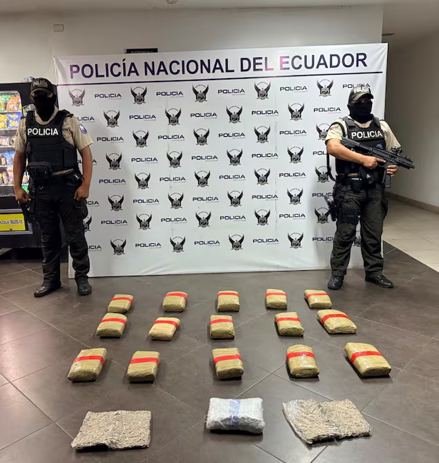 Policía halla droga y motos robadas en Guayaquil tras ataque armado en el suburbio