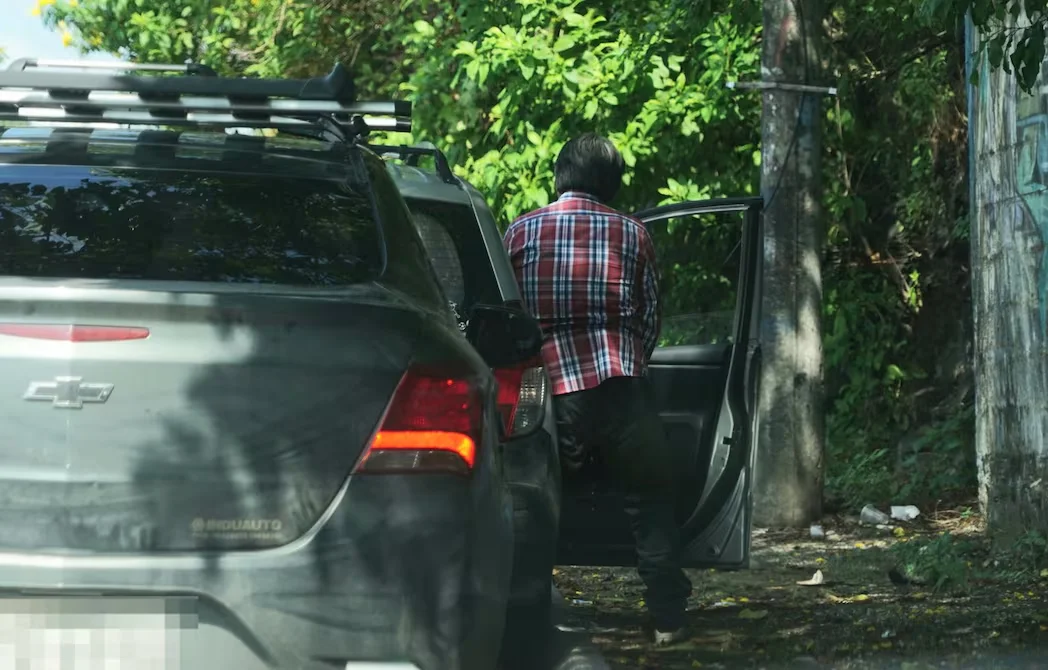 Vecinos denuncian que personas orinan en calles y veredas de Guayaquil