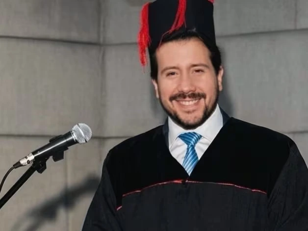 Jorge Ulloa recibe Doctorado Honoris Causa y celebra: “Ahora llámenme doctor”