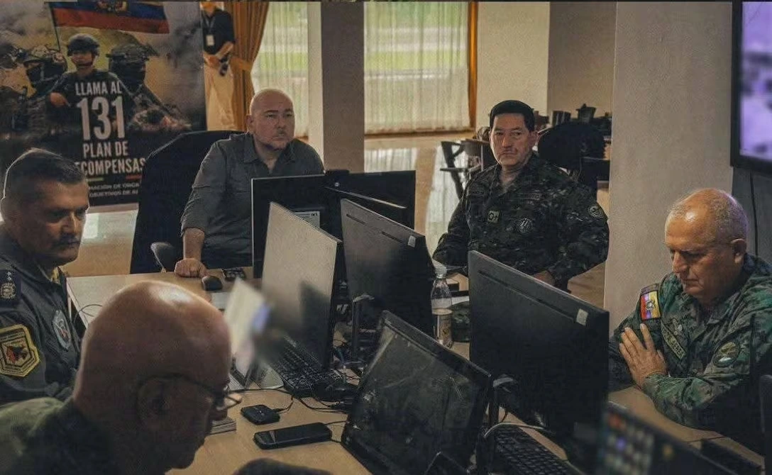 Ministro Loffredo supervisa operaciones militares y toque de queda desde puesto de mando