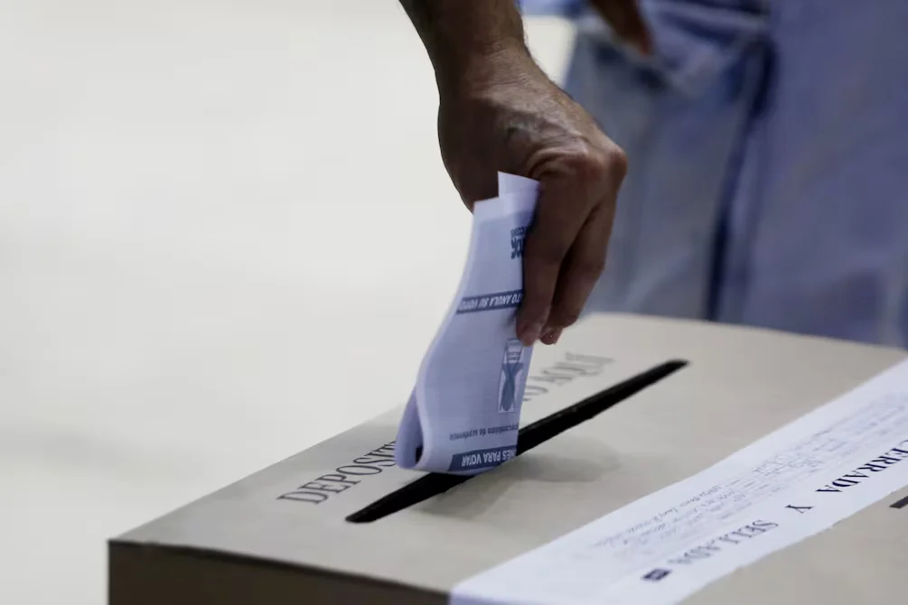 Alertan sobre presión de grupos armados en más de 1.000 puestos de votación en Colombia