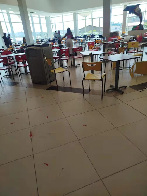 Ataque armado en centro comercial de Playas deja un fallecido y varios heridos