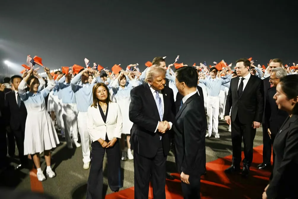 Donald Trump llega a Pekín en una visita clave para las relaciones EE. UU.–China