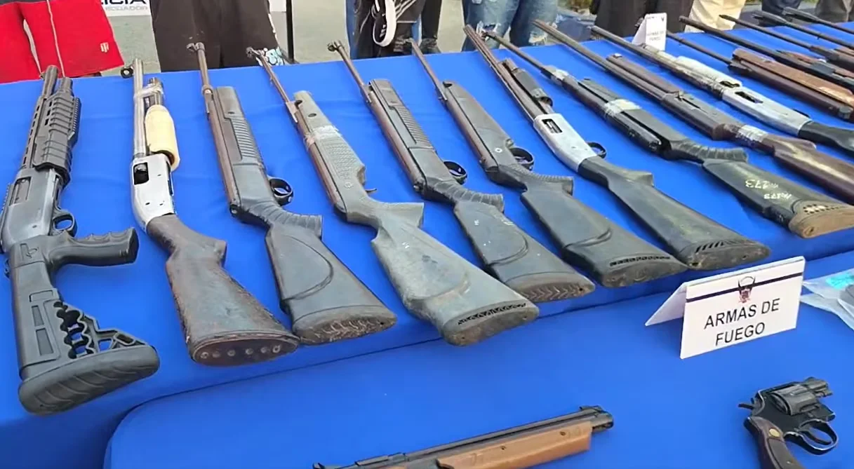 Más de 300 armas fueron incautadas durante operativos por toque de queda en Ecuador