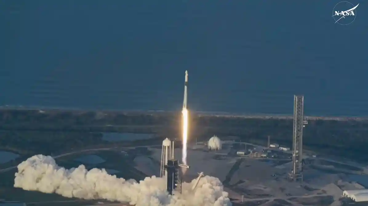 Hollín de los cohetes Falcon 9 y su impacto climático en la atmósfera