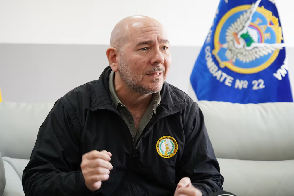 Ministro Loffredo detalla estrategia militar para “forzar errores” en estructuras criminales en Ecuador