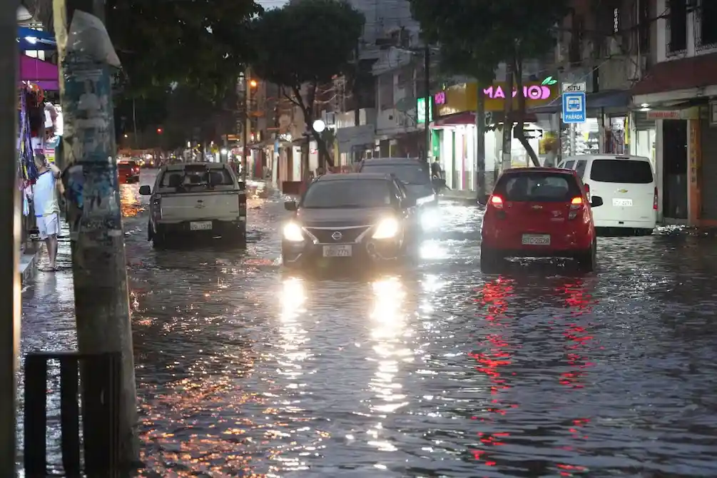 Las lluvias en Guayaquil no están relacionadas con el fenómeno de El Niño. Un experto explica las causas meteorológicas del evento que provocó inundaciones y tormentas en la ciudad.