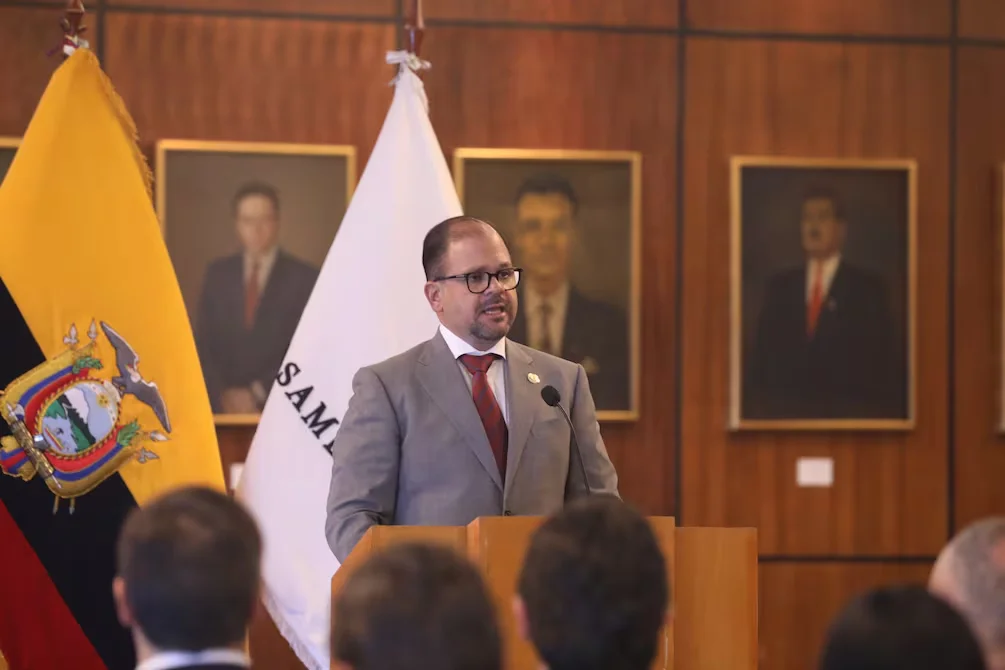 John Reimberg: “Los ecuatorianos necesitamos que Colombia cambie”, afirma sobre las elecciones presidenciales
