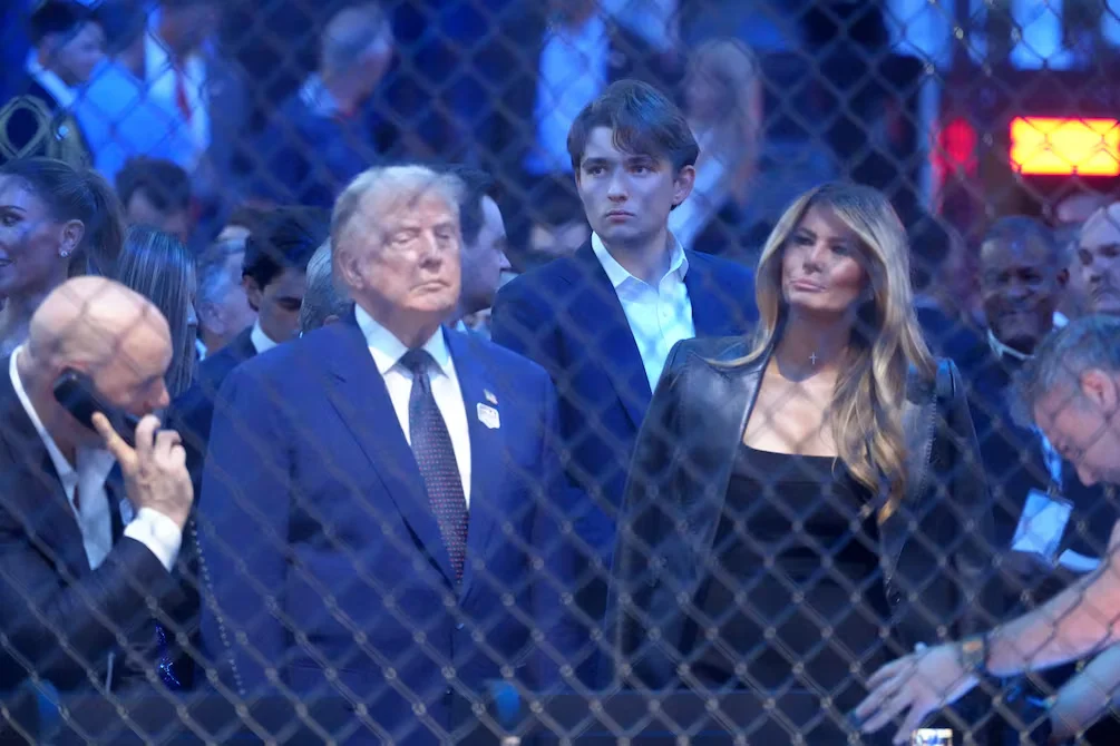 Trump celebra su 80 cumpleaños con un insólito show de artes marciales