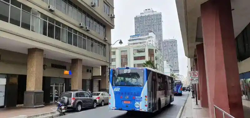 Buses eléctricos de la línea 89 suspenden sus operaciones en Guayaquil y afectan a miles de usuarios