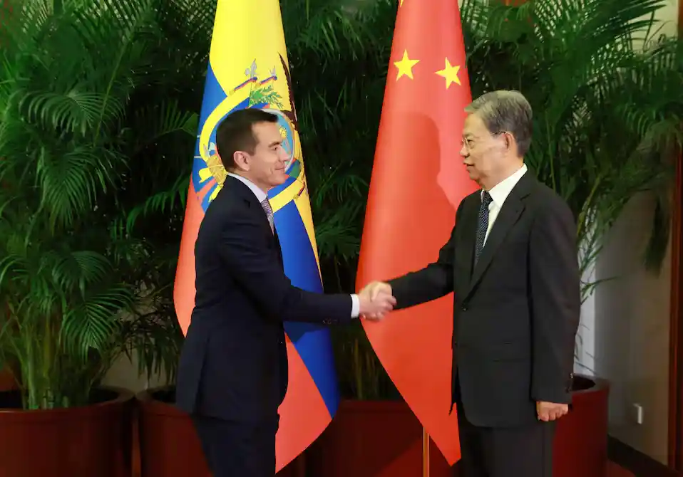 Daniel Noboa se reúne con presidente de la Asamblea Popular Nacional de China